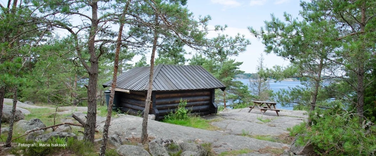 Foto av vindskyddet på Nötholmen